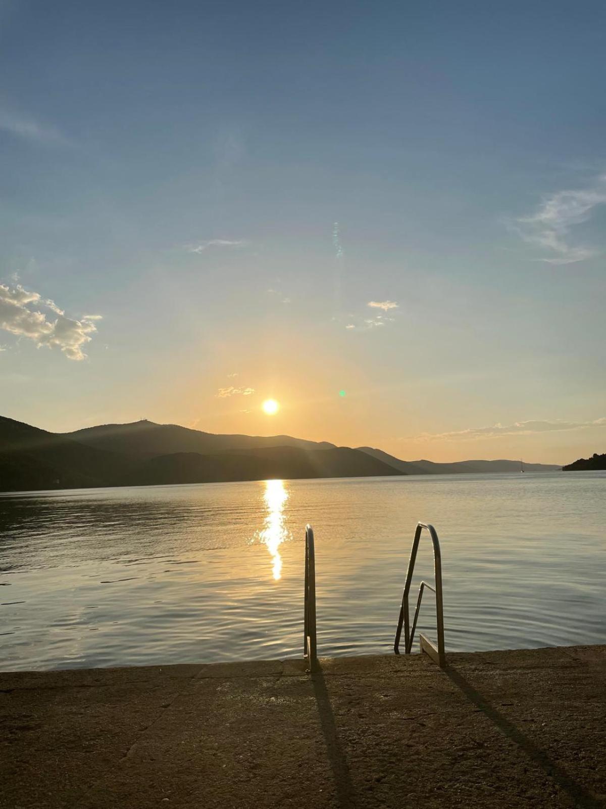 Golden Hour With Terrace And Sea View, Luka, Dugi Otok Apartmán